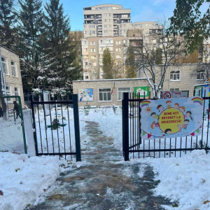 Deszăpezirea și curățarea acceselor către instituțiile de învățământ din sectorul Centru