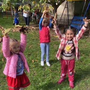 Campania de salubrizare de toamnă, în plină desfășurare la Grădinițele din Centru